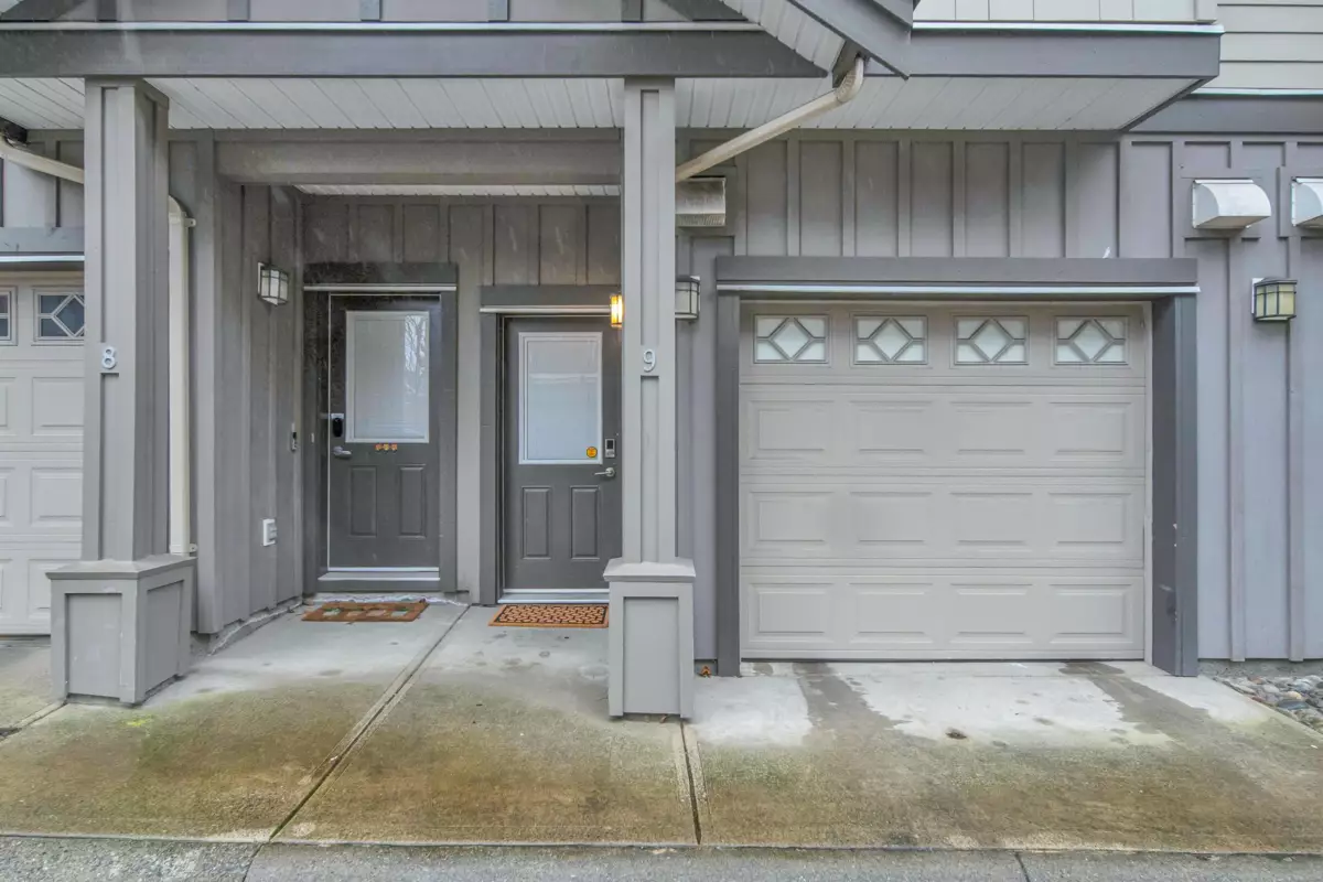 Family Room Photo of 9 2979 156 Street, Surrey, BC