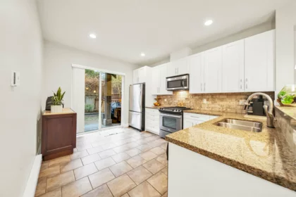 Kitchen Photo of 9 2979 156 Street, Surrey, BC