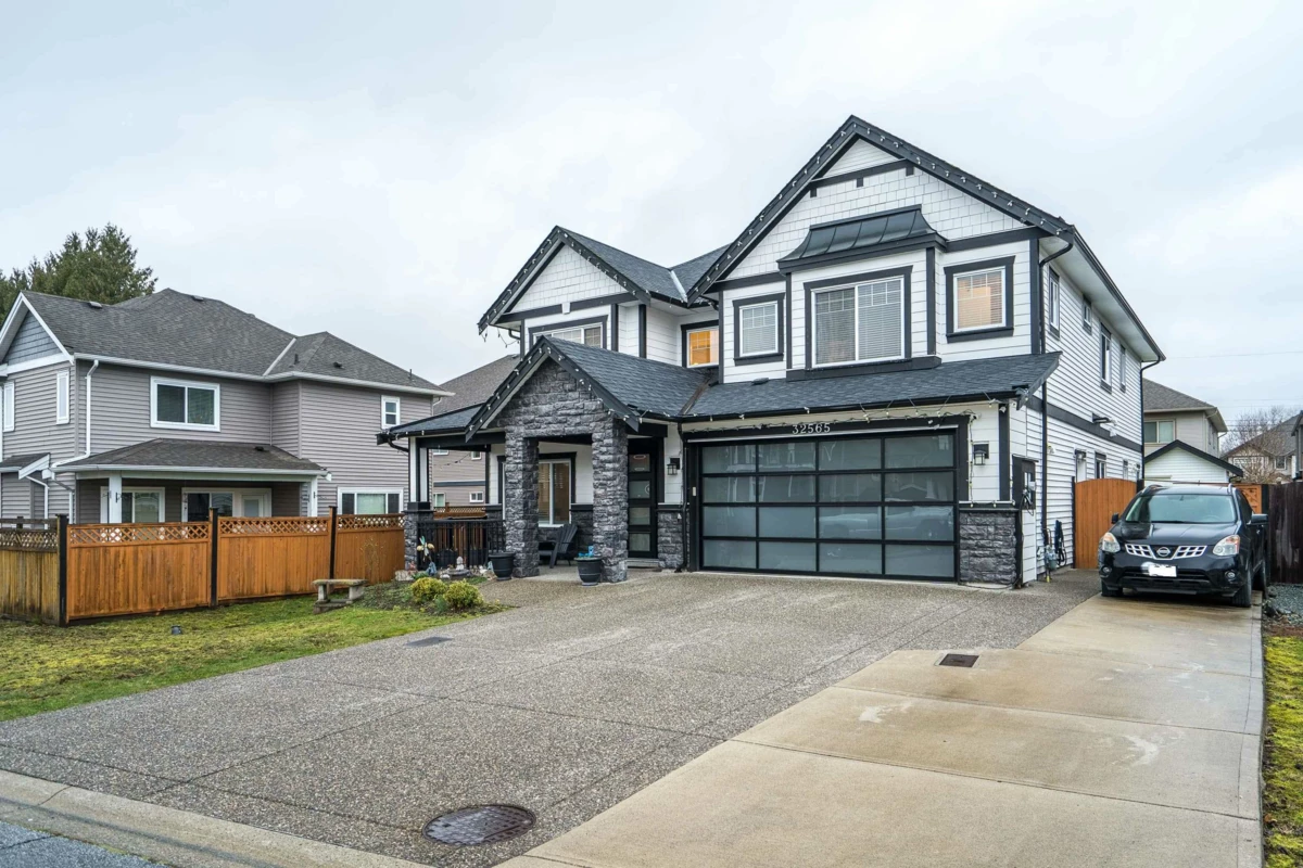 Living Room Photo of 32565 Salsbury Avenue, Mission, BC
