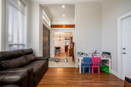 Kitchen Photo of 15177 76 Avenue, Surrey, BC