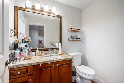 Powder Room Photo of 15177 76 Avenue, Surrey, BC