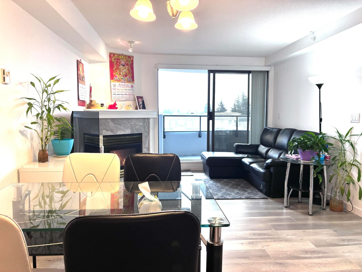 Living Room Photo of 607 6611 Cooney Road, Richmond, BC