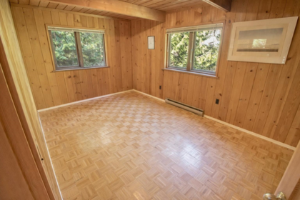 Guest Bathroom Photo of 1470 Tunstall Boulevard, Bowen Island, BC