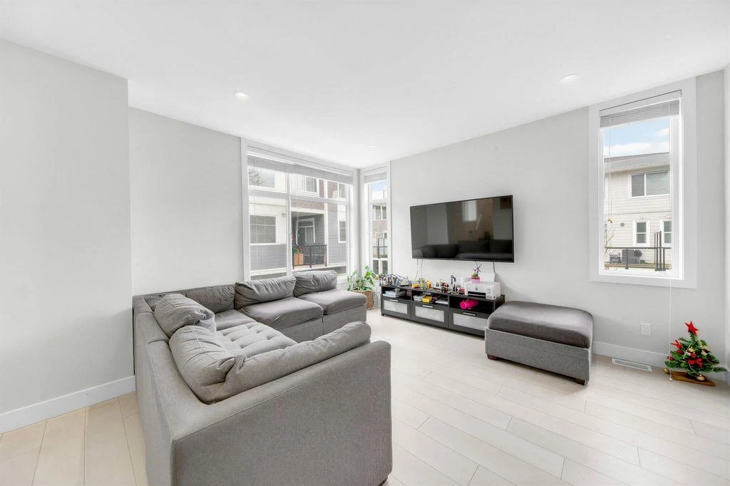 Family Room Photo of 14 2328 167a Street, Surrey, BC