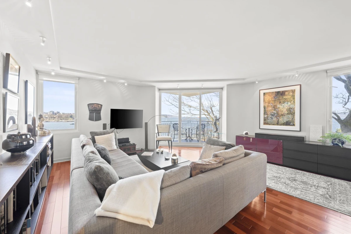 Living Room Photo of 402 1575 Beach Avenue, Vancouver, BC