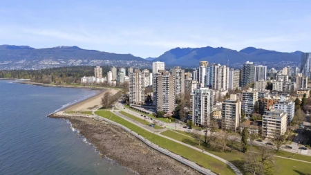 Backyard Photo of 402 1575 Beach Avenue, Vancouver, BC