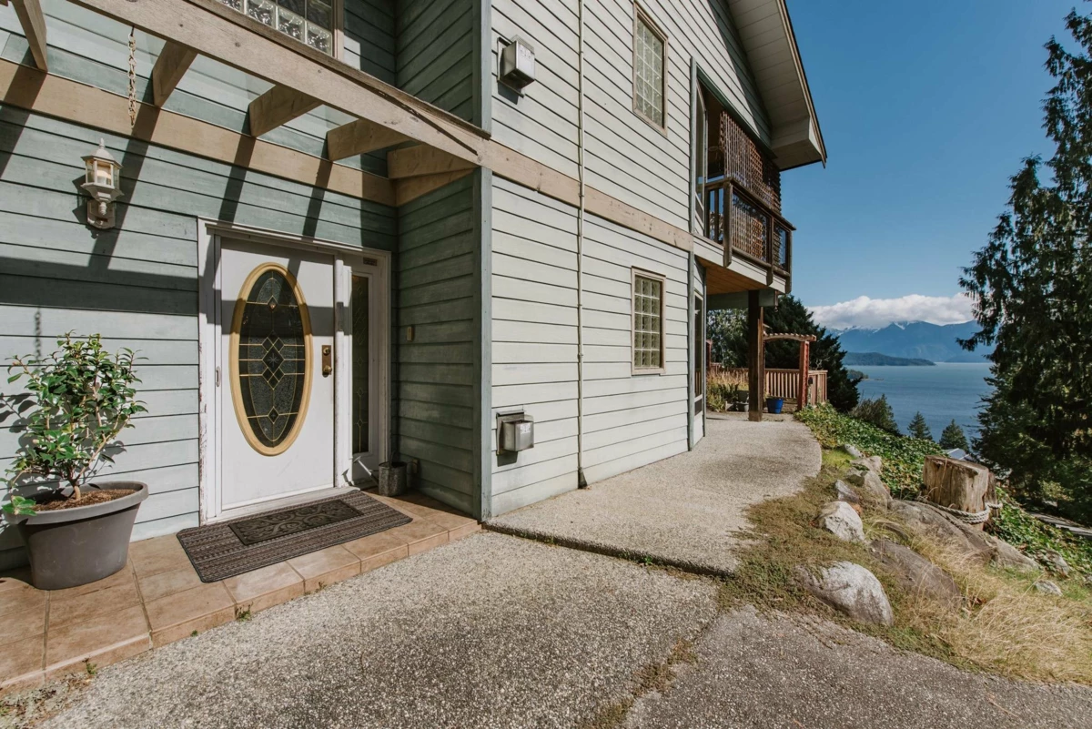 Family Room Photo of 1205 St Andrews Road, Gibsons, BC