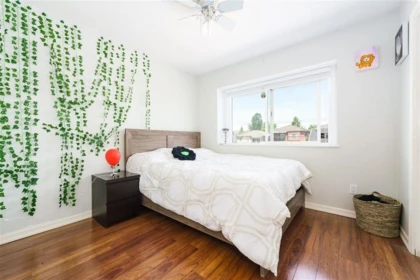 Powder Room Photo of 1033 E 39th Avenue, Vancouver, BC