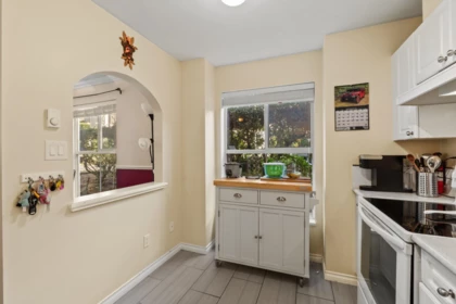Primary Bathroom Photo of 105 15110 108 Avenue, Surrey, BC