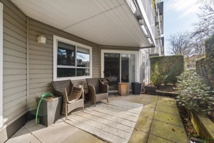 Staircase Photo of 105 15110 108 Avenue, Surrey, BC