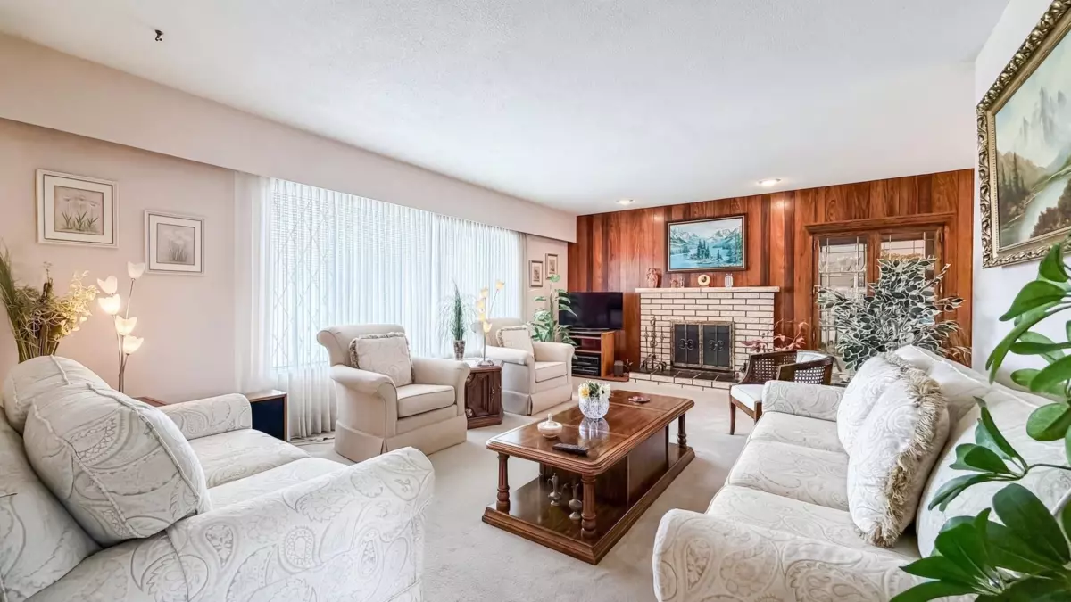 Living Room Photo of 9680 Shell Road, Richmond, BC