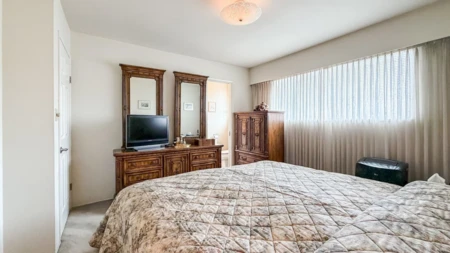 Powder Room Photo of 9680 Shell Road, Richmond, BC