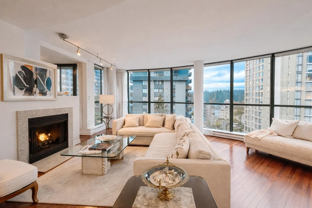 Dining Area Photo of 902 1888 Alberni Street, Vancouver, BC