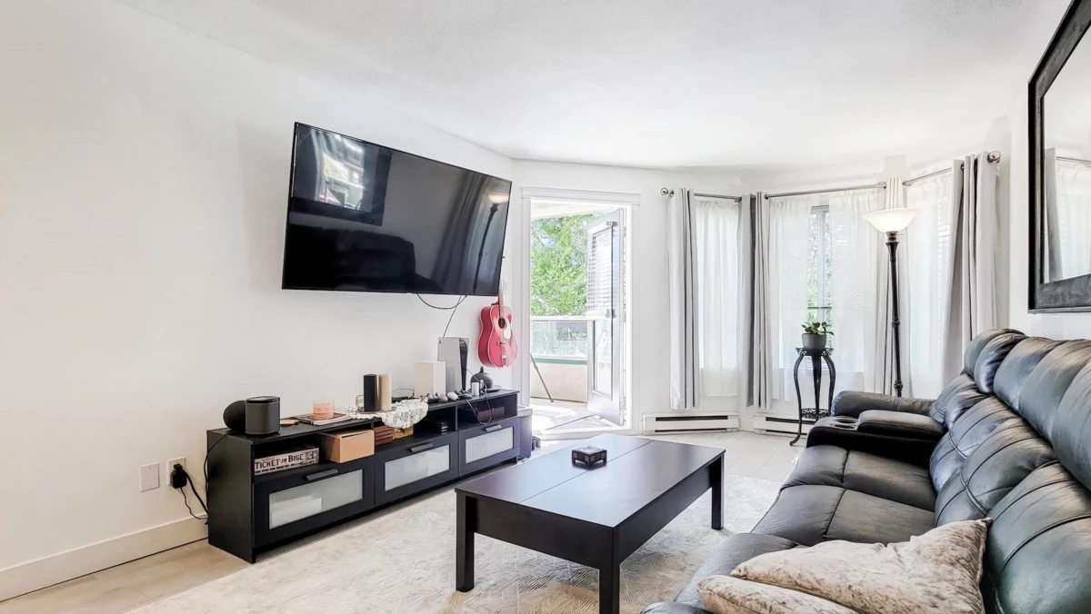 Family Room Photo of 112 3063 Immel Street, Abbotsford, BC
