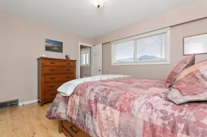 Powder Room Photo of 46052 Higginson Road, Chilliwack, BC
