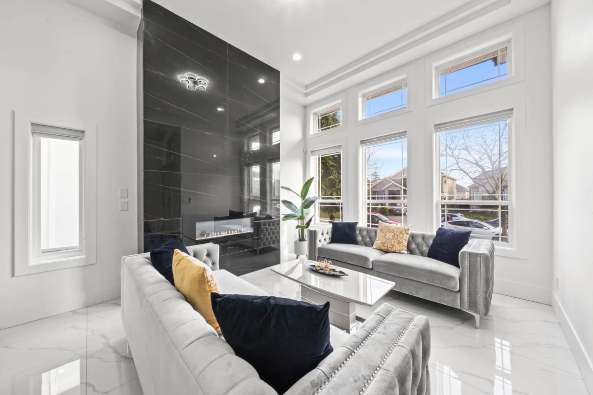 Living Room Photo of 15079 67 Avenue, Surrey, BC