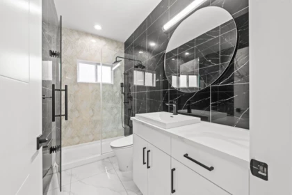 Powder Room Photo of 15079 67 Avenue, Surrey, BC