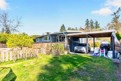 Front Yard Photo of 11537 Wood Street, Maple Ridge, BC