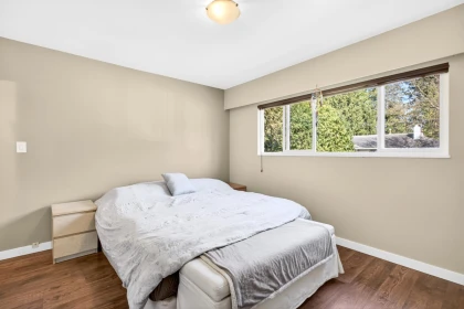 Guest Bathroom Photo of 11537 Wood Street, Maple Ridge, BC