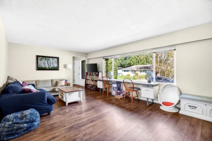 Kitchen Photo of 11537 Wood Street, Maple Ridge, BC