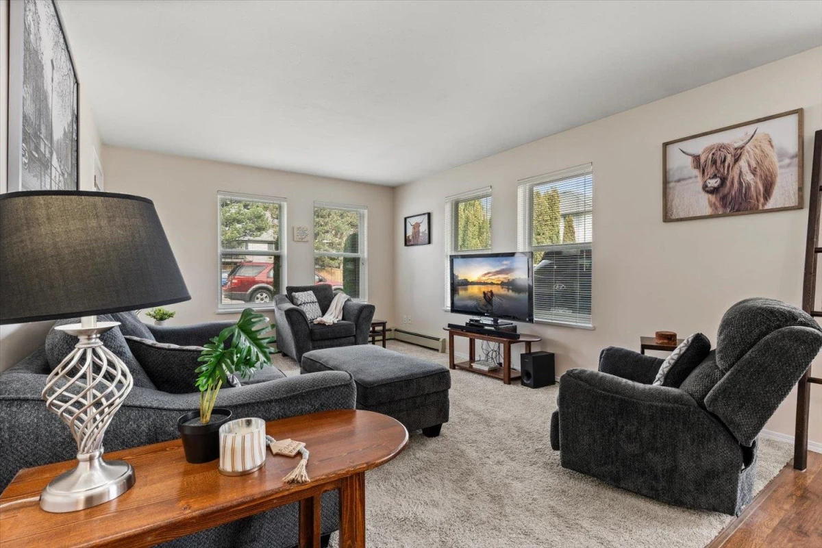 Dining Area Photo of 111 45702 Watson Road, Chilliwack, BC
