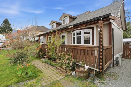 5565 Webster Road, Chilliwack, BC, Chilliwack — Single Family Residence for sale