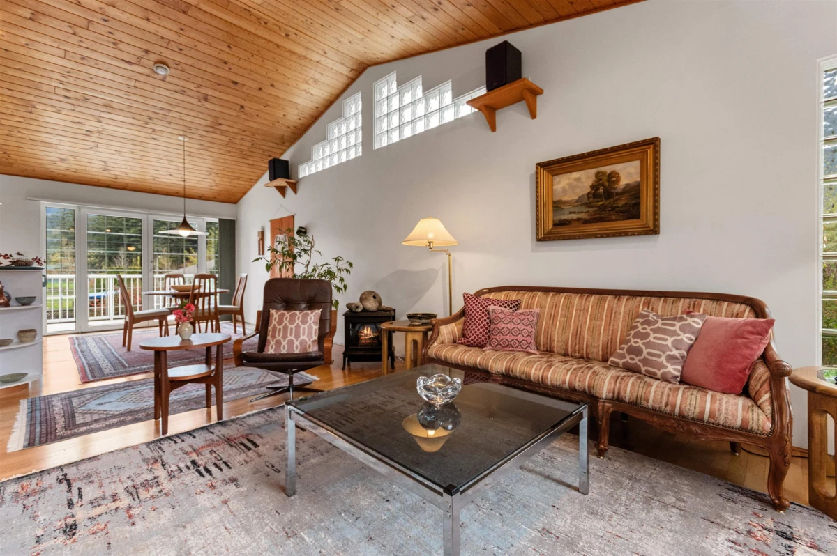 Dining Area Photo of 711 Fraser Avenue, Hope, BC
