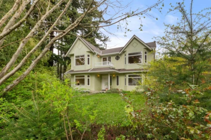 Aerial View of 711 Fraser Avenue, Hope, BC