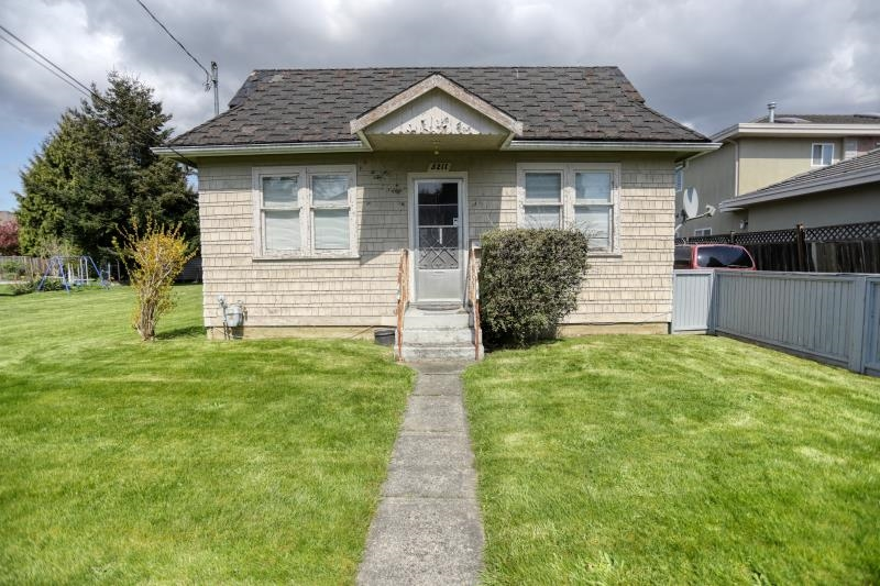 Family Room Photo of 5211 Maple Road, Richmond, BC