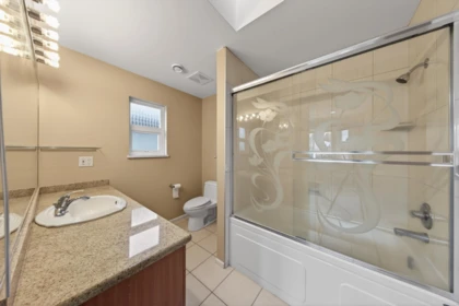 Hallway Photo of 3076 E 27th Avenue, Vancouver, BC