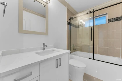 Hallway Photo of 13125 108 Avenue, Surrey, BC