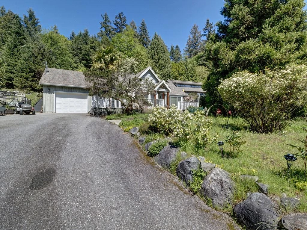Living Room Photo of 4717 Sinclair Bay Road, Pender Harbour, BC
