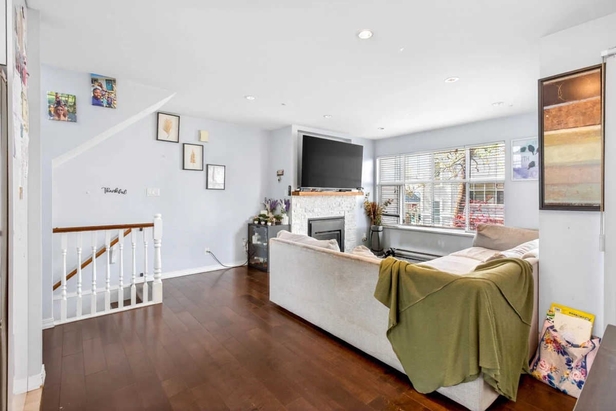 Family Room Photo of 34 2450 Hawthorne Avenue, Port Coquitlam, BC