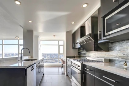3002 1199 Marinaside Crescent, Vancouver, BC, Vancouver — Apartment/Condo for sale