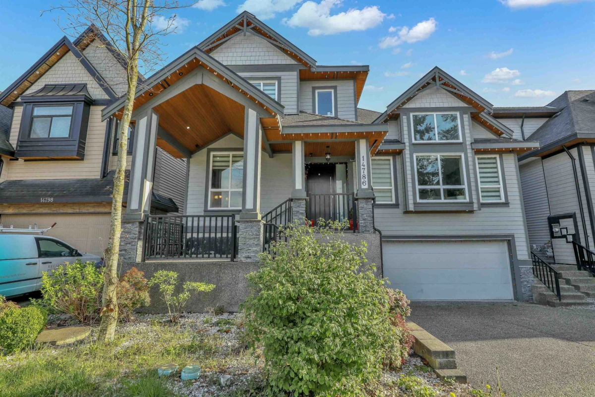 Living Room Photo of 14786 76 Avenue, Surrey, BC