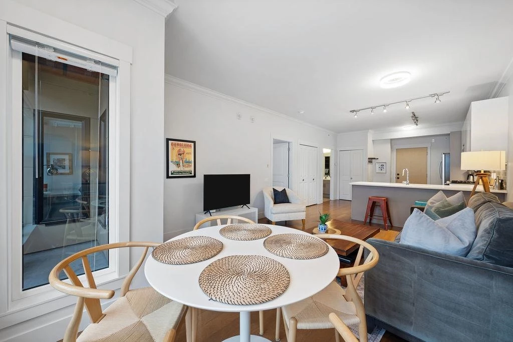 Dining Area Photo of 403 857 W 15th Street, North Vancouver, BC