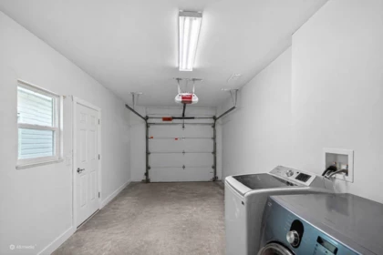 Hallway Photo of 7325 123 Street, Surrey, BC