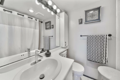 Walk-In Closet Photo of 703 7040 Granville Avenue, Richmond, BC