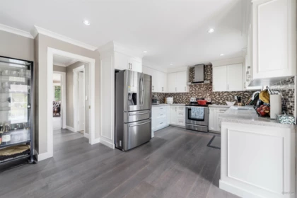 Kitchen Island Photo of 960 Governor Court, Port Coquitlam, BC