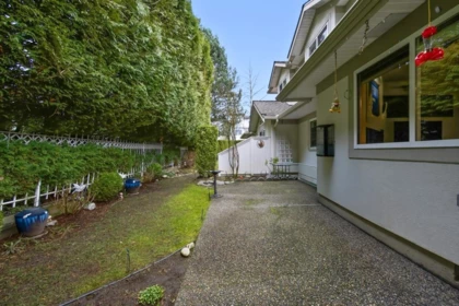 Front Yard Photo of 5 15099 28 Avenue, Surrey, BC