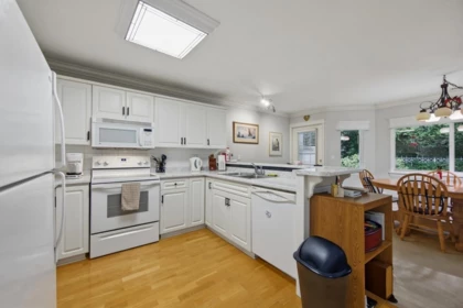 Walk-In Closet Photo of 5 15099 28 Avenue, Surrey, BC