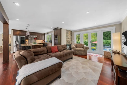 Breakfast Nook Photo of 871 Fairway Drive, North Vancouver, BC