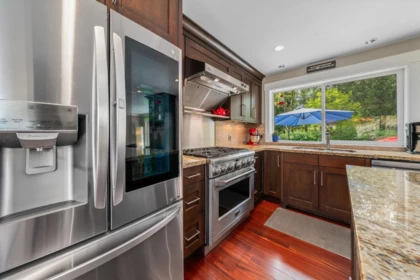 Kitchen Photo of 871 Fairway Drive, North Vancouver, BC