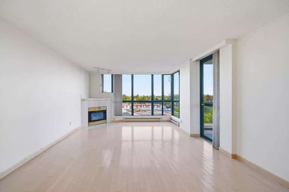 Dining Area Photo of 908 7500 Granville Avenue, Richmond, BC