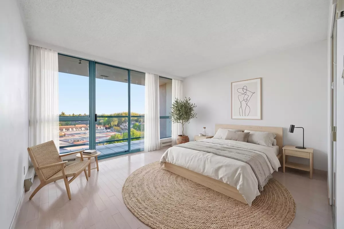 Living Room Photo of 908 7500 Granville Avenue, Richmond, BC