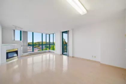 Kitchen Photo of 908 7500 Granville Avenue, Richmond, BC