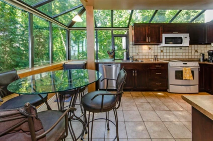 Breakfast Nook Photo of 2440 Queens Avenue, West Vancouver, BC