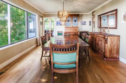 Kitchen Island Photo of 2440 Queens Avenue, West Vancouver, BC