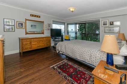 Office / Den Photo of 2440 Queens Avenue, West Vancouver, BC