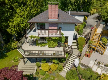 Outdoor Kitchen Photo of 2440 Queens Avenue, West Vancouver, BC